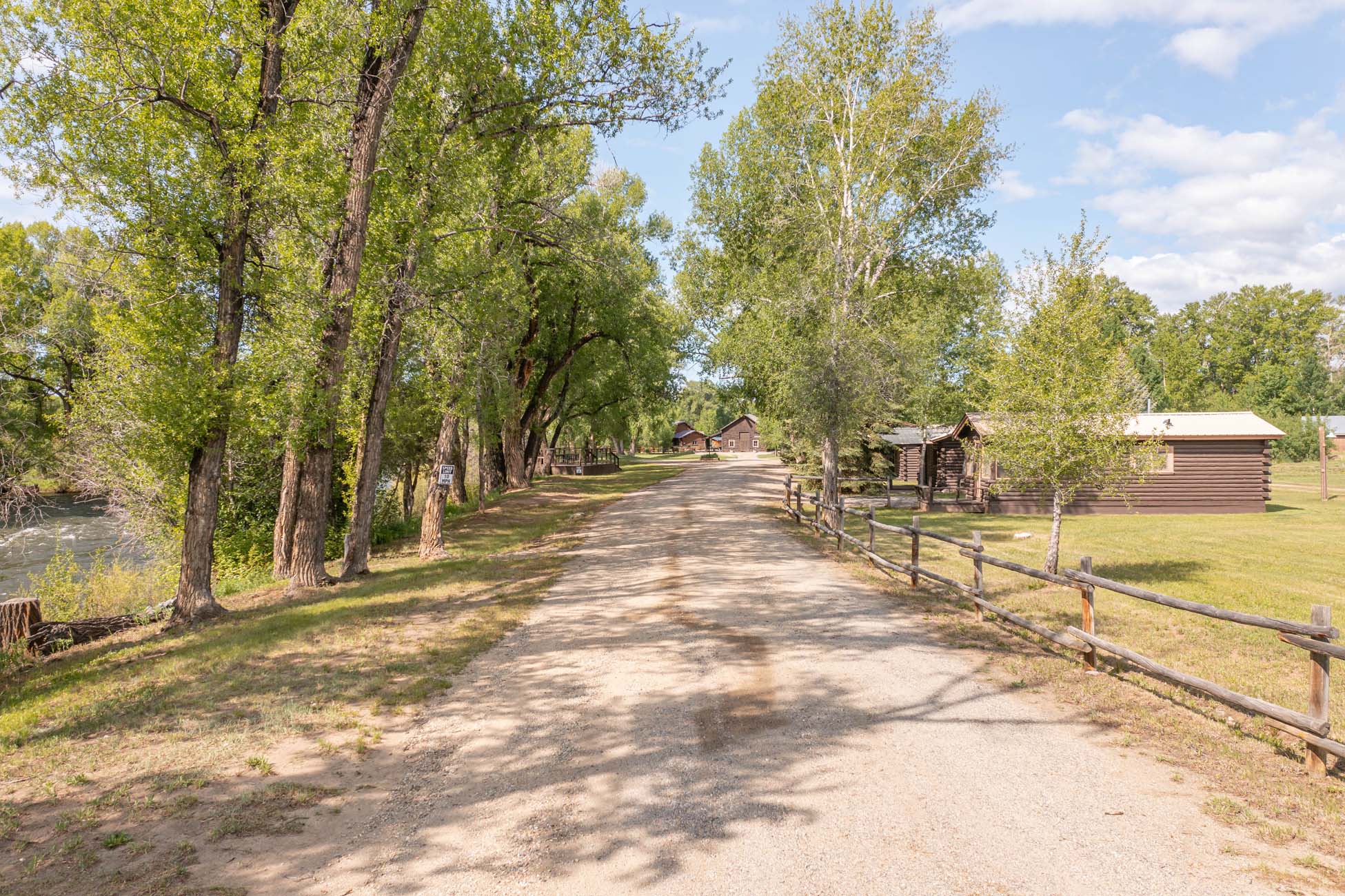 4349 County Road 10 Crested Butte, Colorado - Driveway