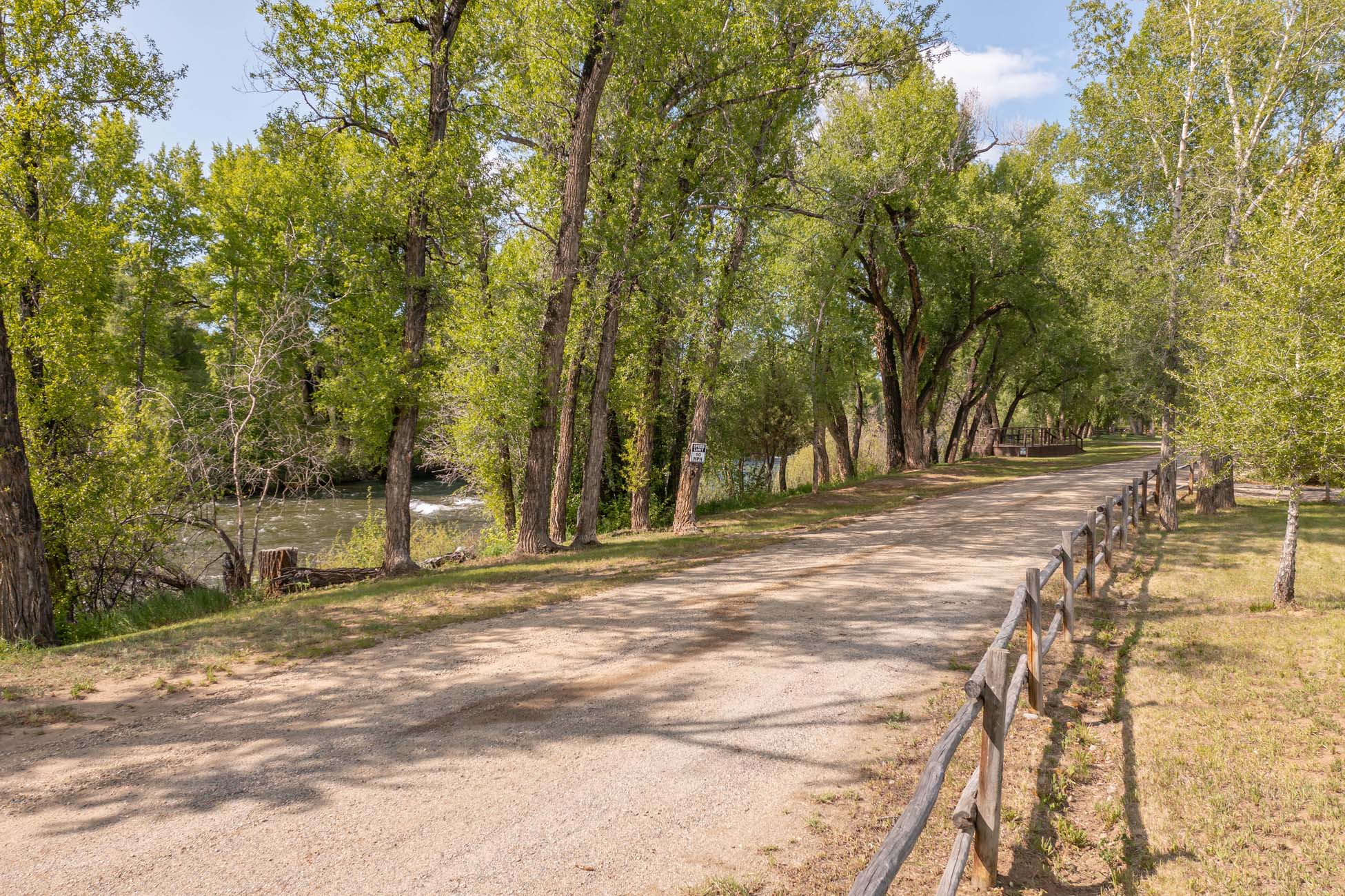 4349 County Road 10 Crested Butte, Colorado - Driveway