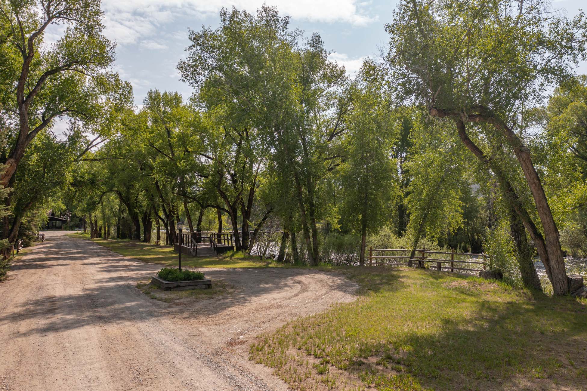 4349 County Road 10 Crested Butte, Colorado - Driveway