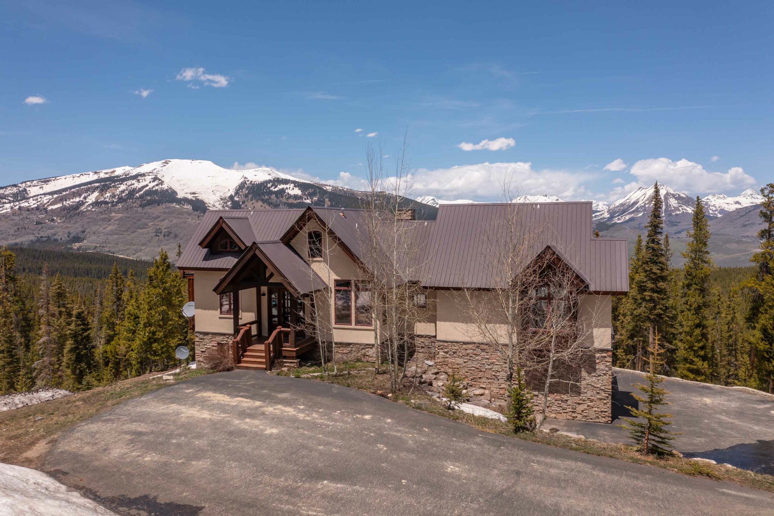 4121 Wildcat Trail Crested Butte, Colorado - driveway front of house