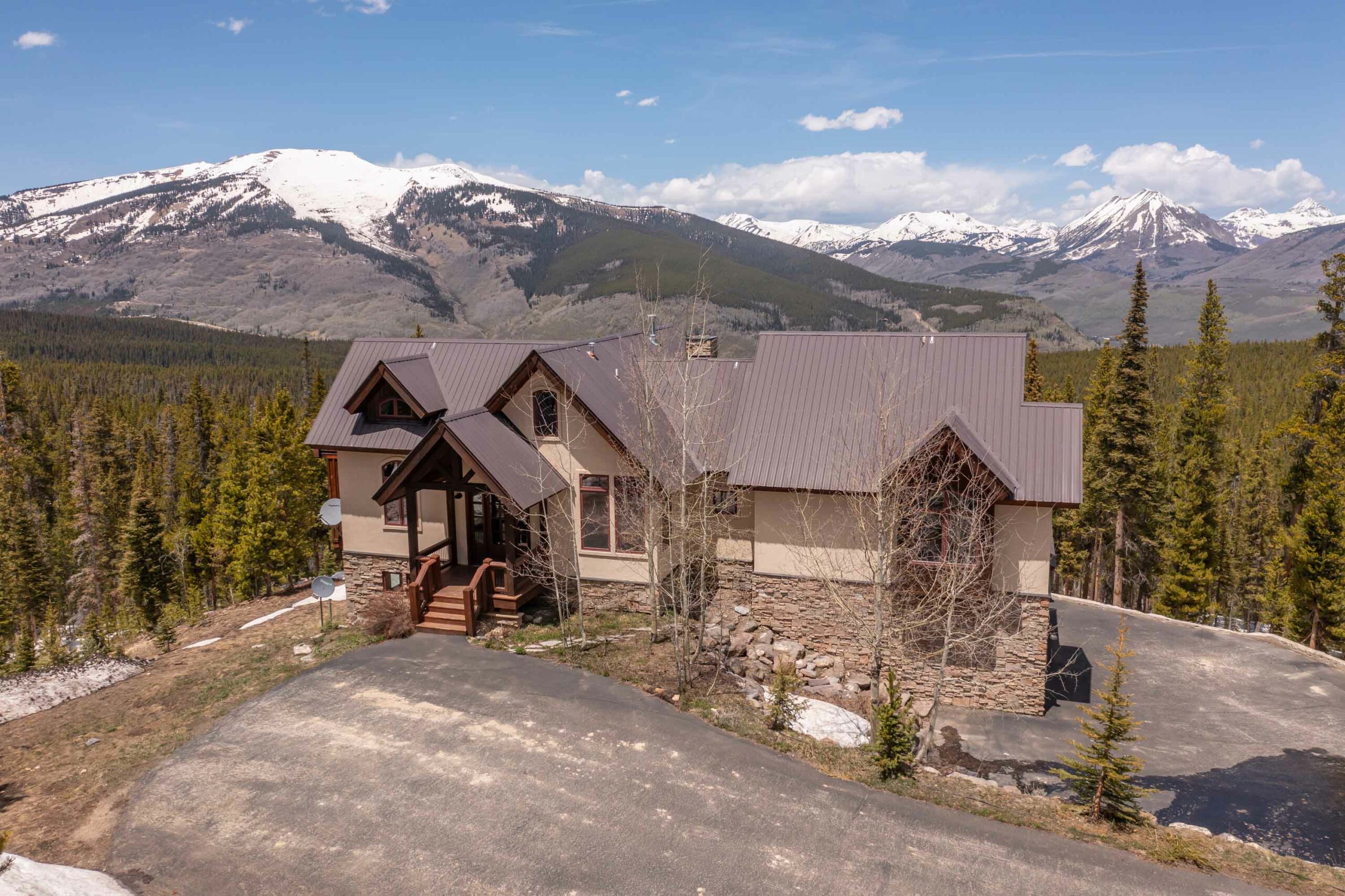 4121 Wildcat Trail Crested Butte, Colorado - driveway front of house