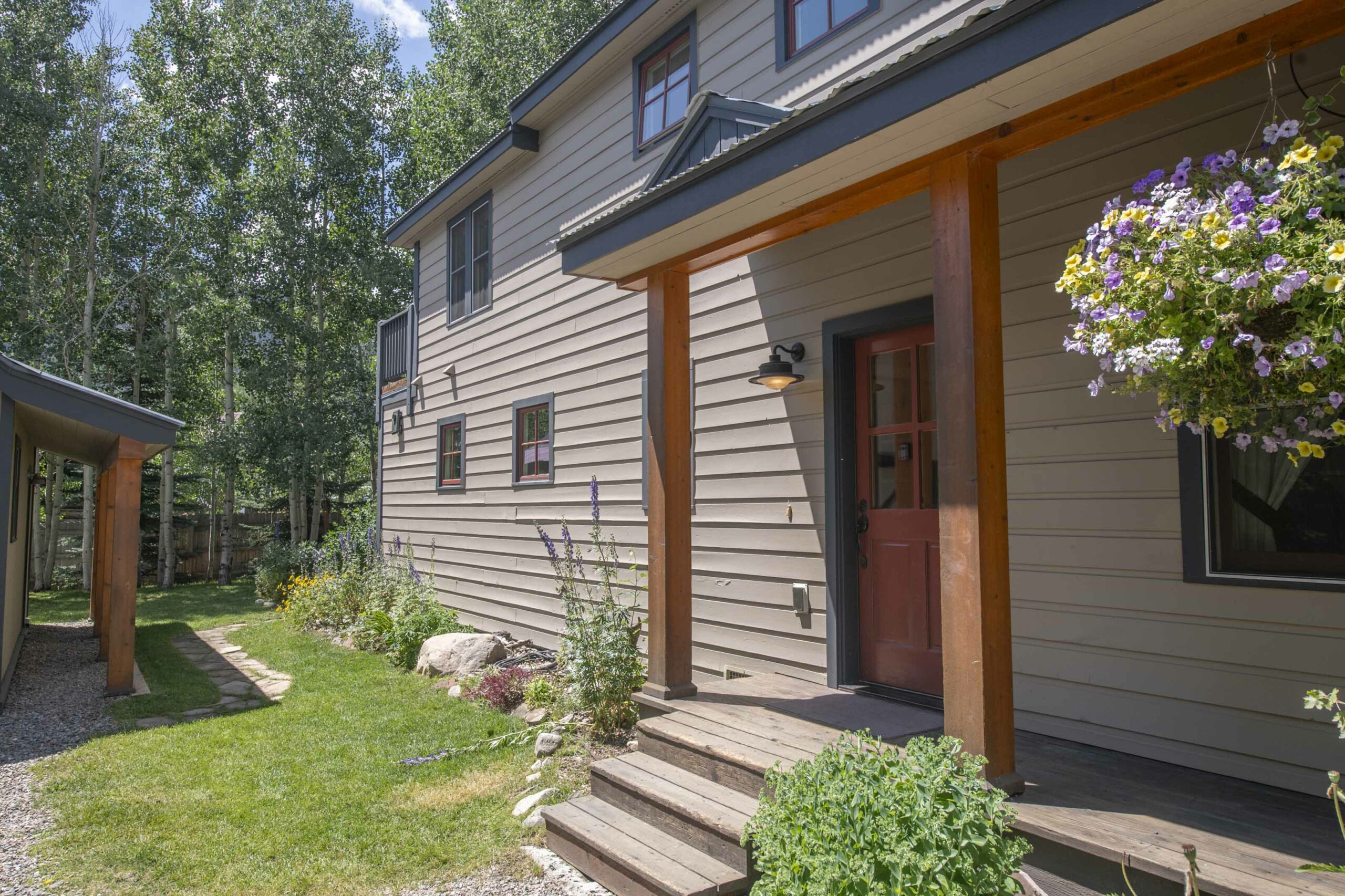 620 Maroon Avenue, Crested Butte, CO - Side of House