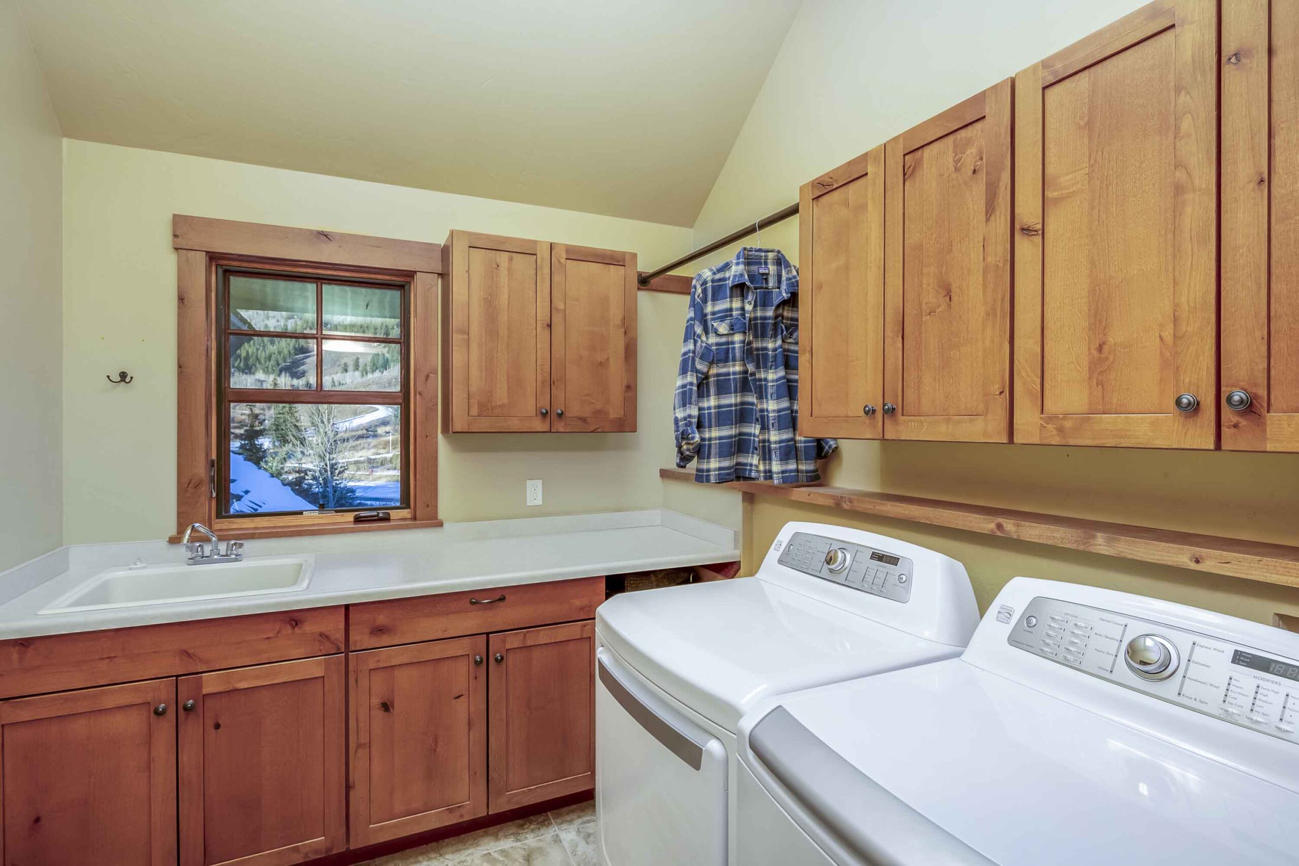 81 Par Lane Crested Butte, CO - Laundry