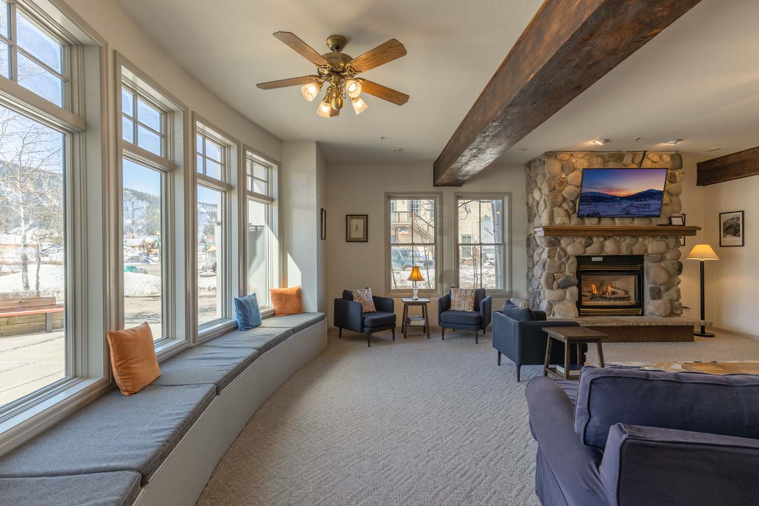 615 Teocallie Avenue, Crested Butte, CO 81224 - Lounge