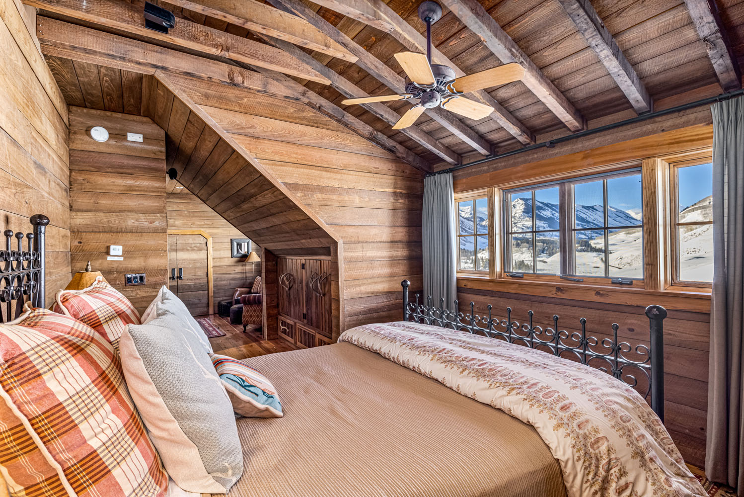 1294 County Road 734 Crested Butte, CO - Bedroom